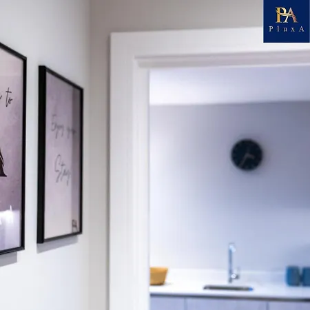 Apartment Pluxa Larimar - Spacious With Private Entrance, Workspace & Wi-fi