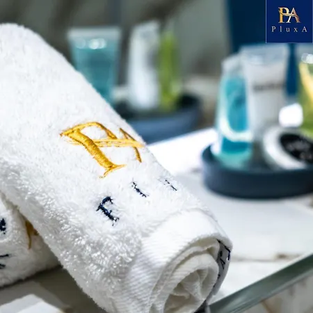 Apartment Pluxa Larimar - Spacious With Private Entrance, Workspace & Wi-fi Harrow
