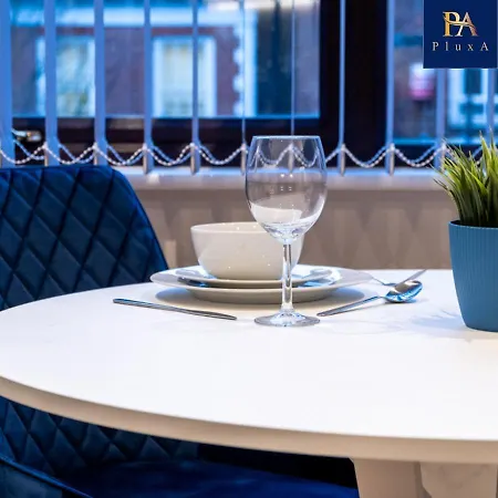 Apartment Pluxa Larimar - Spacious With Private Entrance, Workspace & Wi-fi