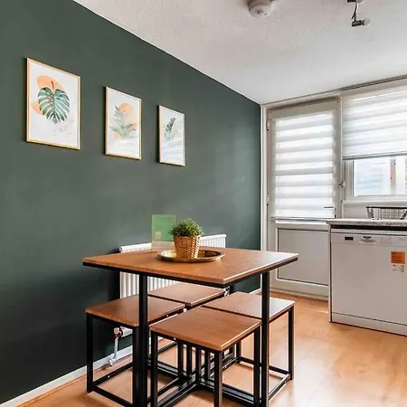 Contractor Base With Pool Table Holiday home London