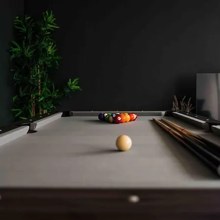 Contractor Base With Pool Table *