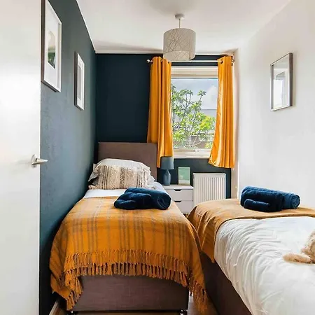Contractor Base With Pool Table Holiday home