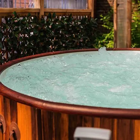 Contractor Base With Pool Table Holiday home London