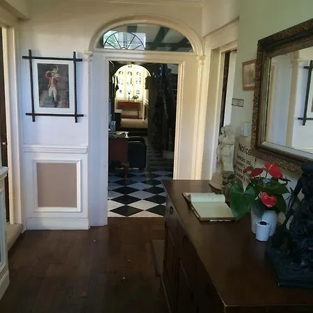 ゲストハウス Harmondsworth Hall ウェストドライトン