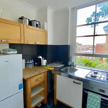 Camberwell Central: 2-bedroom Flat With Excellent Connections London