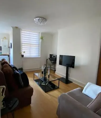 Camberwell Central: 2-bedroom Flat With Excellent Connections * London