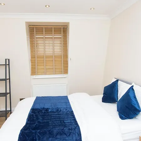 Evergreen Apartments-flat 5, Apartment