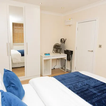 Evergreen Apartments-flat 5, *