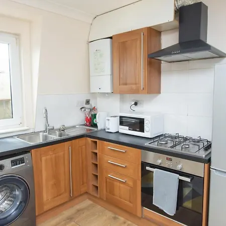 Evergreen Apartments-flat 5, * London