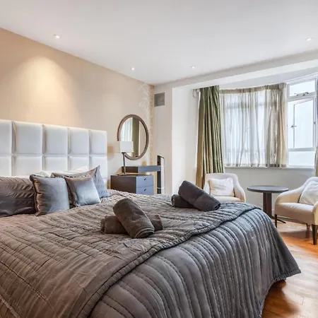 Modern 2 Bedrooms 2bathrooms Behind Nobu *