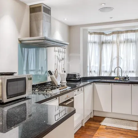 Modern 2 Bedrooms 2bathrooms Behind Nobu London