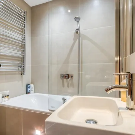 Modern 2 Bedrooms 2bathrooms Behind Nobu Apartment *