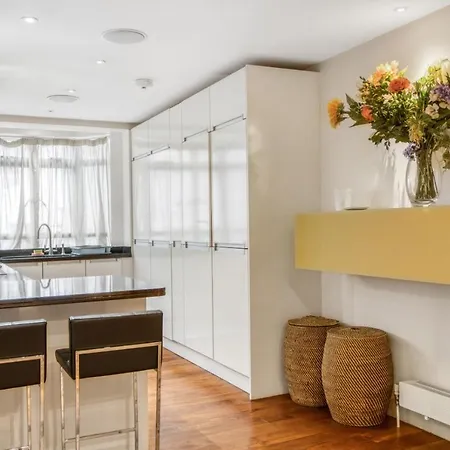 Modern 2 Bedrooms 2bathrooms Behind Nobu Apartment London