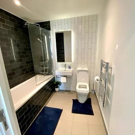 Md : Stunning 2 Bedroom 2 Bath - Royal Docks Apartment *