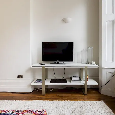 Cosy 1 Bedroom Flat Centrally Located In Chelsea Apartment