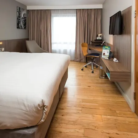 Holiday West By Ihg Отель