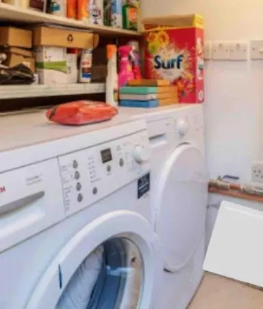 House 10 Mins To Tower Bridge Hot Tub & Parking * London