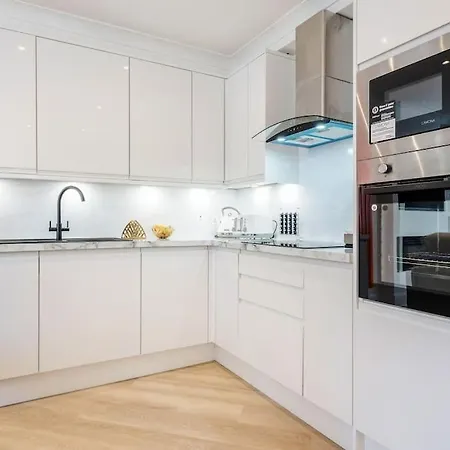 House 10 Mins To Tower Bridge Hot Tub & Parking