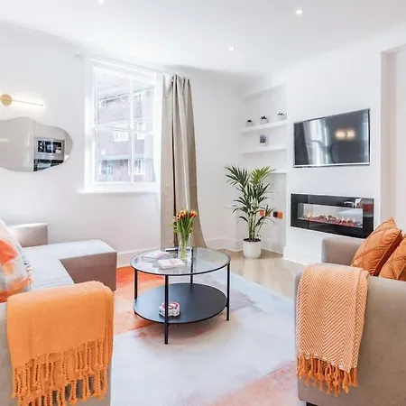 Holiday home House 10 Mins To Tower Bridge Hot Tub & Parking *