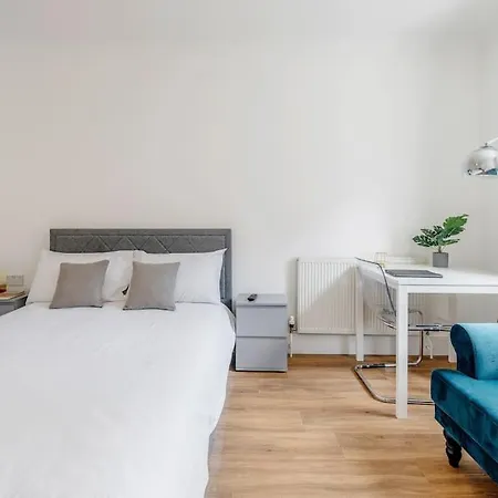 Holiday home House 10 Mins To Tower Bridge Hot Tub & Parking