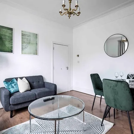 Parea Living - Hackney, 4-bedroom Victorian House W Big Garden