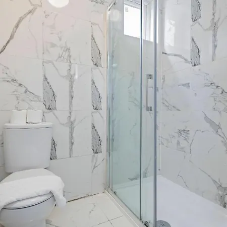 Parea Living - Hackney, 4-bedroom Victorian House W Big Garden Casa vacanze