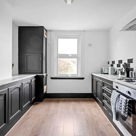 Parea Living - Hackney, 4-bedroom Victorian House W Big Garden Holiday home *