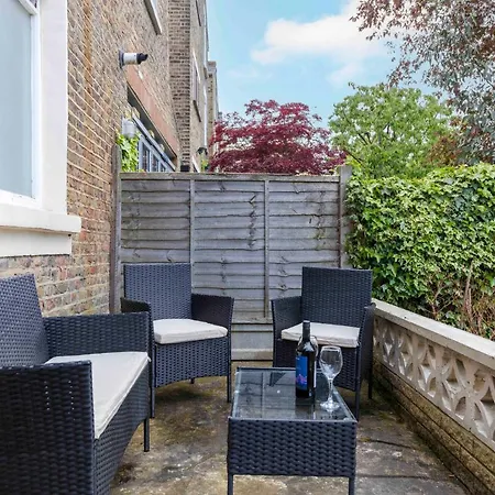 Parea Living - Hackney, 4-bedroom Victorian House W Big Garden *