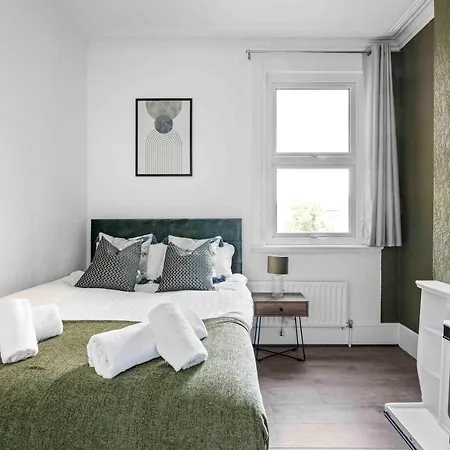 Parea Living - Hackney, 4-bedroom Victorian House W Big Garden Holiday home London