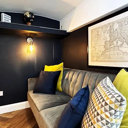 Apartment Liam Place Near Hyde Park - 1 Double Bed, 1 Sofa Bed, Spacious Apartment, Private Entrance