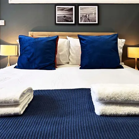 Apartment Liam Place Near Hyde Park - 1 Double Bed, 1 Sofa Bed, Spacious Apartment, Private Entrance