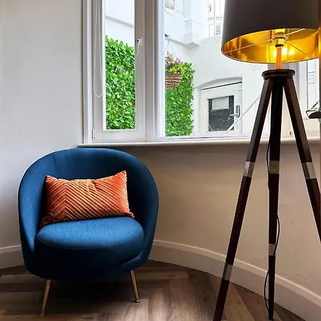 Liam Place Near Hyde Park - 1 Double Bed, 1 Sofa Bed, Spacious Apartment, Private Entrance London