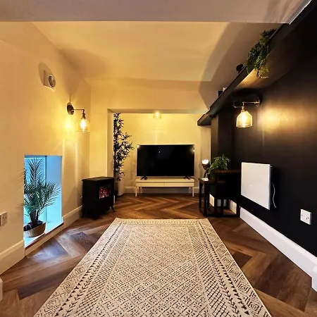 Apartment Liam Place Near Hyde Park - 1 Double Bed, 1 Sofa Bed, Spacious Apartment, Private Entrance