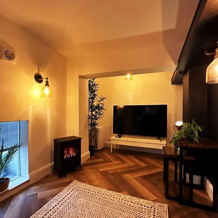 Liam Place Near Hyde Park - 1 Double Bed, 1 Sofa Bed, Spacious Apartment, Private Entrance * London