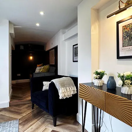 Liam Place Near Hyde Park - 1 Double Bed, 1 Sofa Bed, Spacious Apartment, Private Entrance