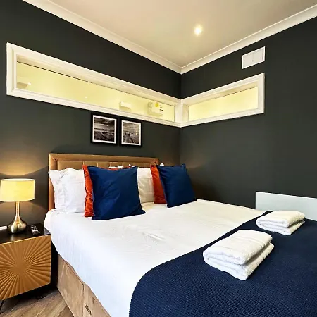 Liam Place Near Hyde Park - 1 Double Bed, 1 Sofa Bed, Spacious Apartment, Private Entrance London