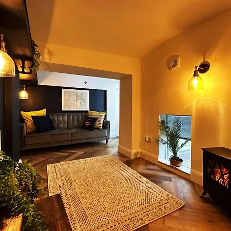 Liam Place Near Hyde Park - 1 Double Bed, 1 Sofa Bed, Spacious Apartment, Private Entrance *