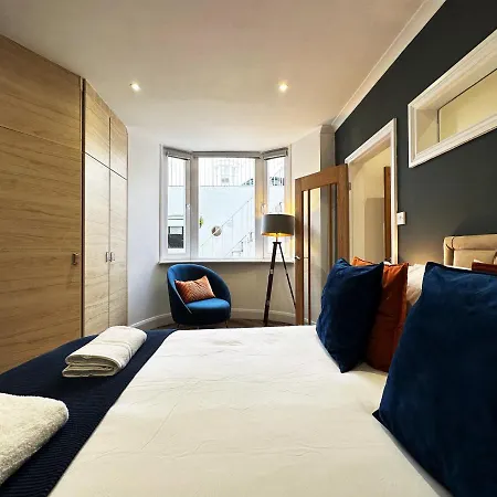 Liam Place Near Hyde Park - 1 Double Bed, 1 Sofa Bed, Spacious Apartment, Private Entrance London