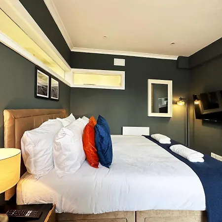 Apartment Liam Place Near Hyde Park - 1 Double Bed, 1 Sofa Bed, Spacious Apartment, Private Entrance