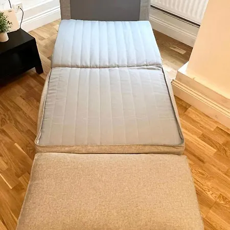 Aprt 10mins Walk From The Shard!