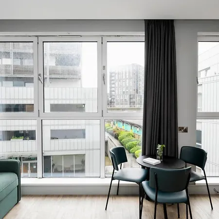 Апарт-отель Staycity Greenwich High Road