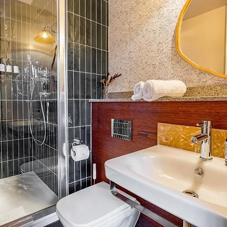 Hotel Room2 Chiswick Hometel London
