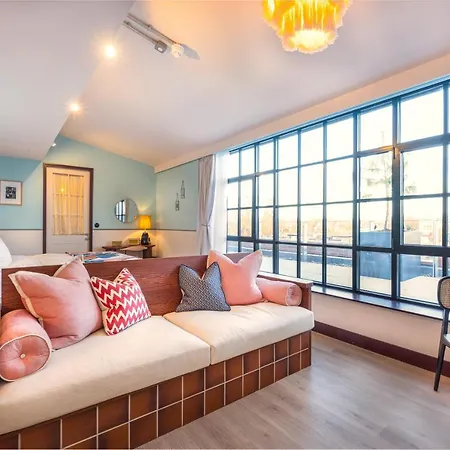 Room2 Chiswick Hometel מלון לונדון