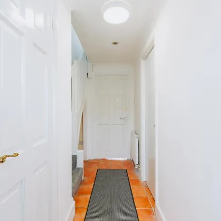 Double With Private Bathroom, Parking & Wifi *