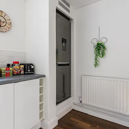 Specious Bright Flat With Garden In Apartment