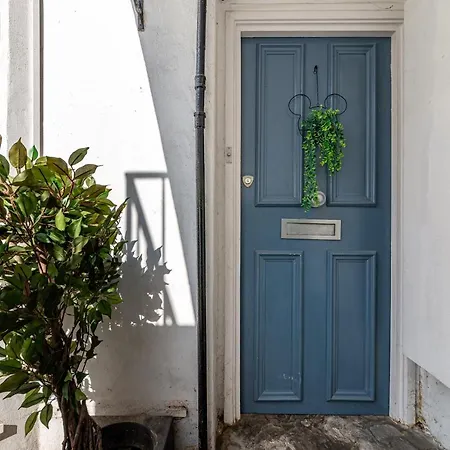 Apartment Specious Bright Flat With Garden In