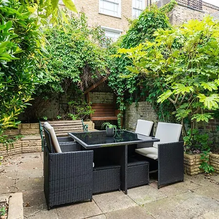 Specious Bright Flat With Garden In Apartment *