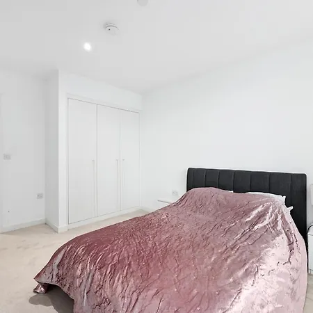 Riverside View Apartment *