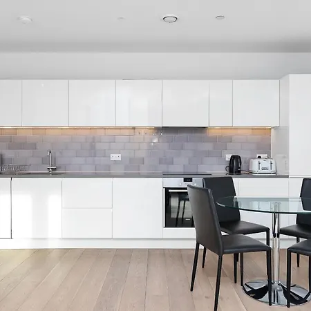 Riverside View Apartment *
