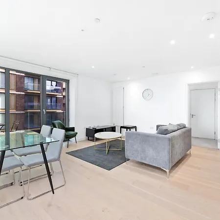 Riverside View Apartment London